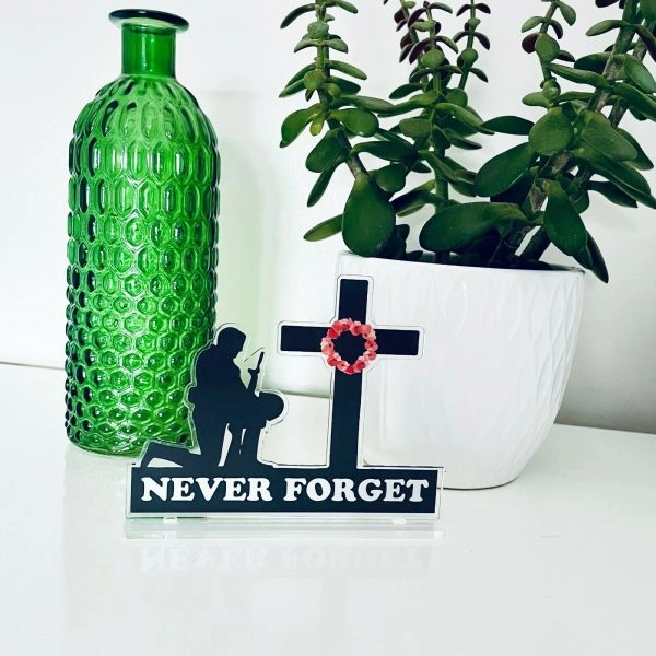 stika.co Soldato e croce, Lest we forget Poppy flower Remembrance